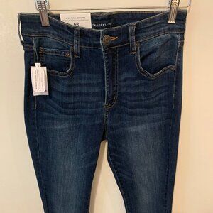 Brand New w/tag Aeropostale High Rise Dark Wash Jeggings(6R)